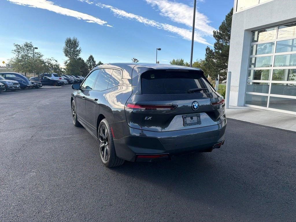 Used 2024 BMW iX xDrive50 w/ Premium Package AWD/4WD image 3