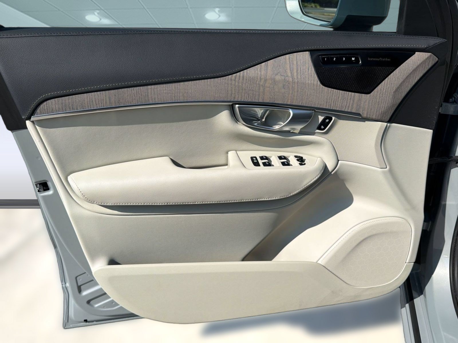 Certified 2024 Volvo XC90 B6 Ultimate AWD/4WD image 13