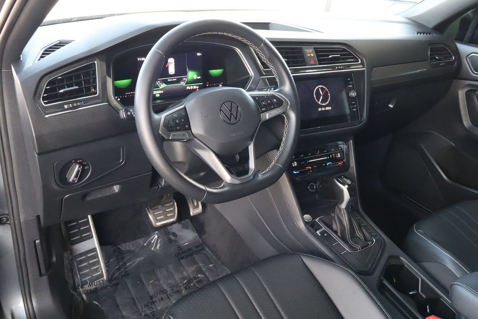 Used 2023 Volkswagen Tiguan SE R-Line FWD image 17