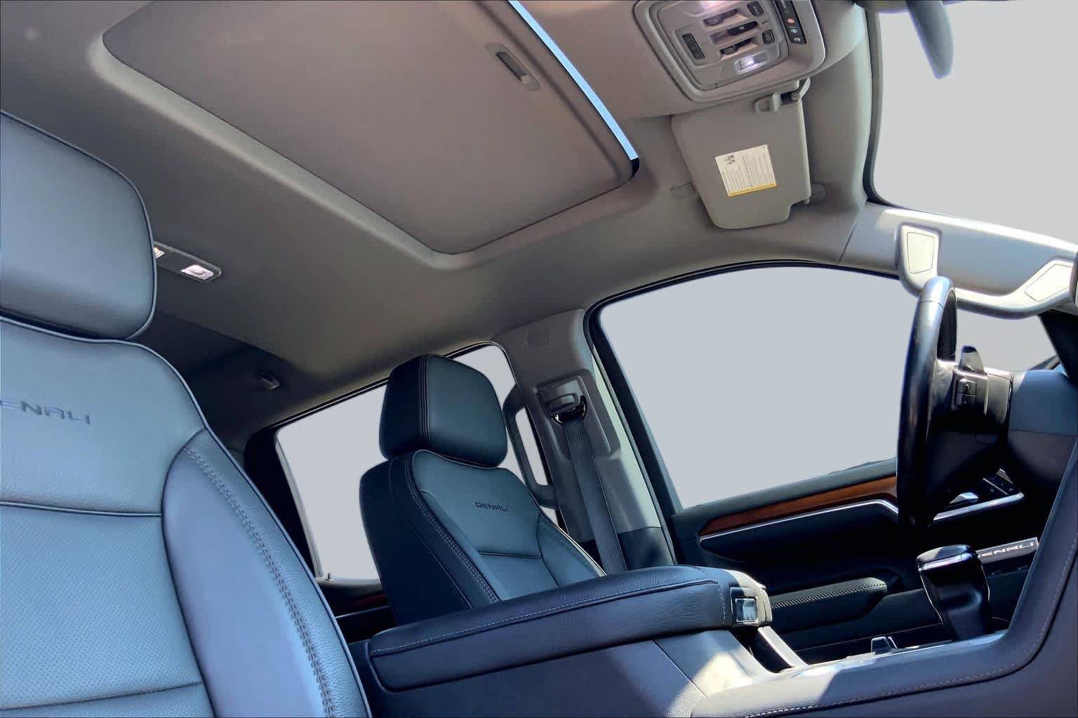 Used 2022 GMC Sierra 1500 Denali w/ Denali Carbonpro Edition AWD/4WD image 14