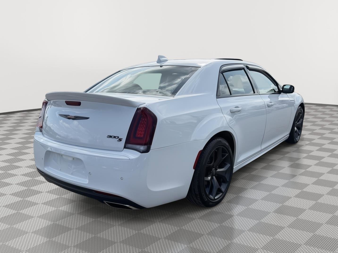 Used 2022 Chrysler 300 S w/ Comfort Group RWD image 7