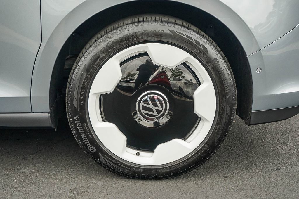 Used 2025 Volkswagen ID. Buzz Pro S RWD image 12