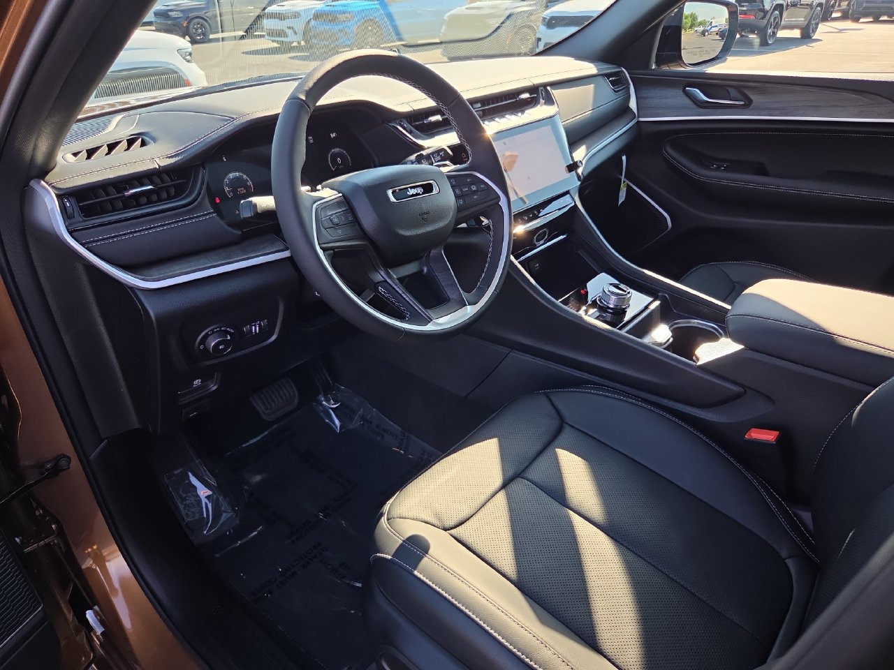 New 2027 Jeep Grand Cherokee Limited AWD/4WD image 2