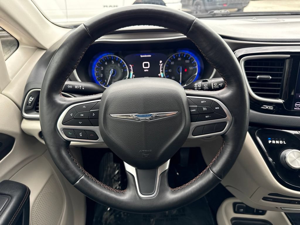Used 2020 Chrysler Pacifica Touring-L Plus FWD image 24