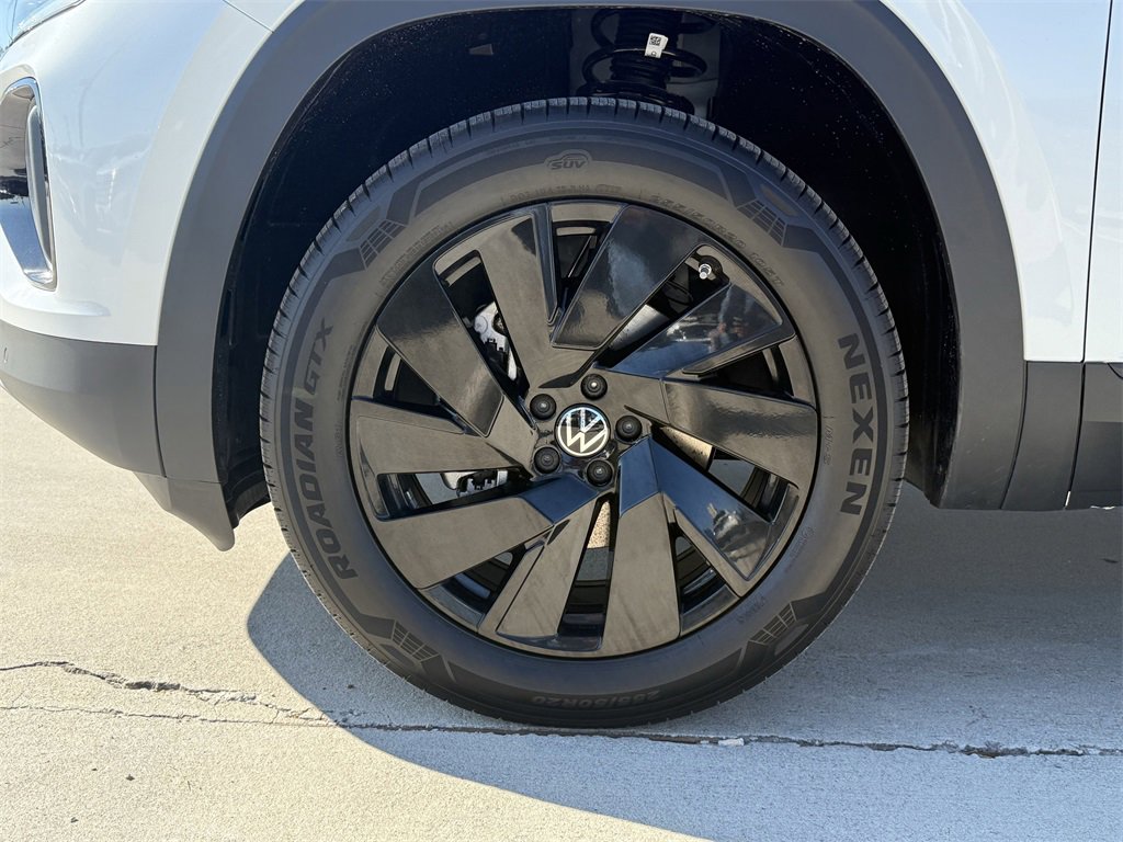 New 2026 Volkswagen Atlas Cross Sport SE image 9