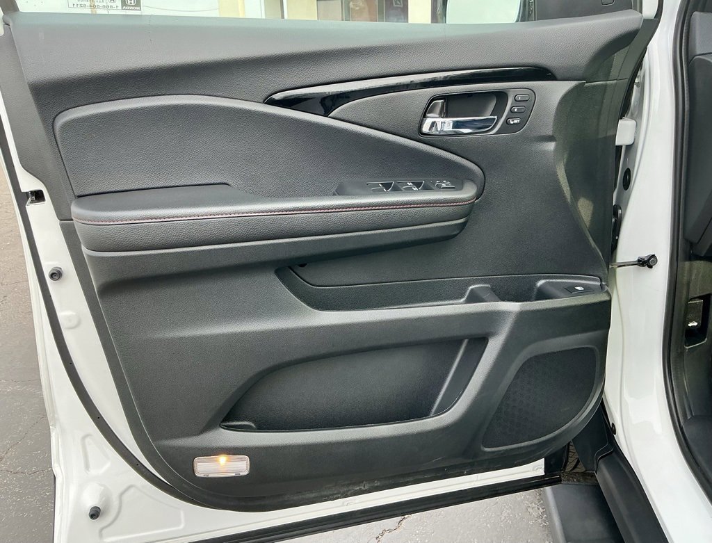 Used 2025 Honda Ridgeline Black Edition image 44