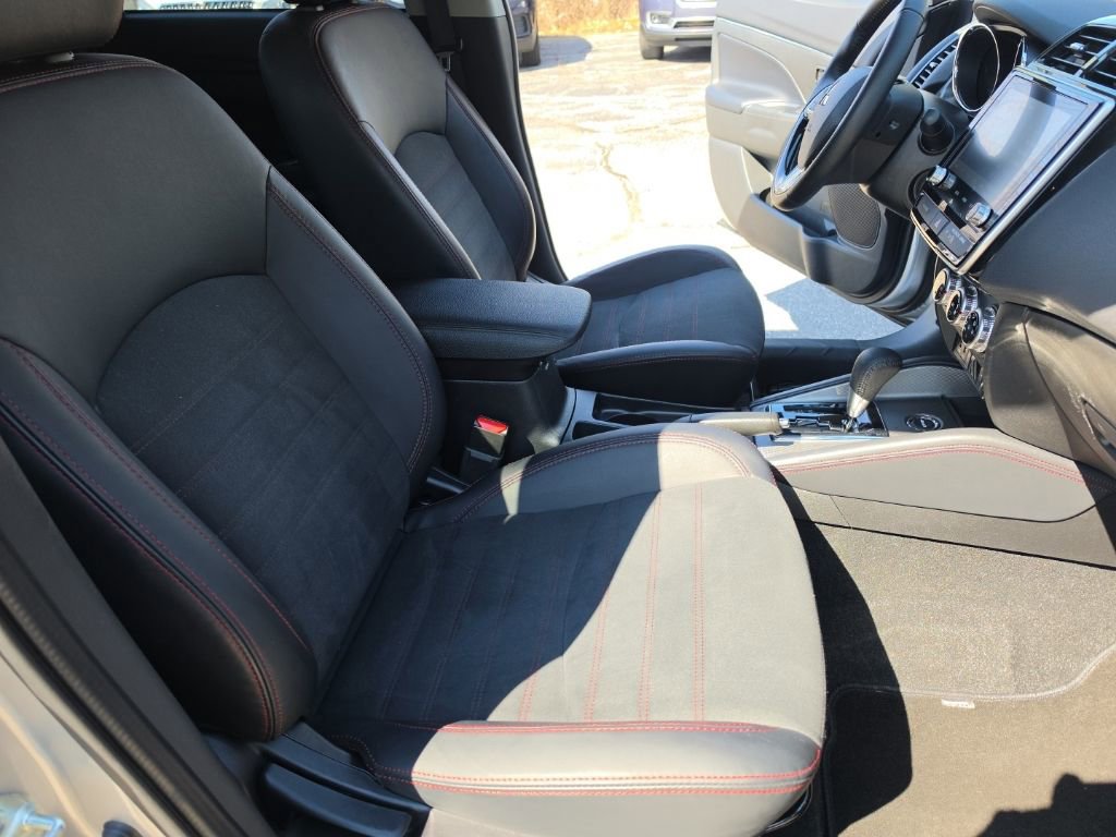 Used 2025 Mitsubishi Outlander Sport AWD image 17