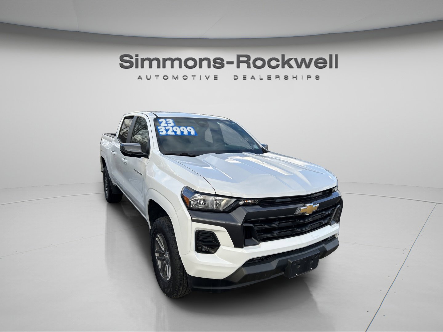 Used 2023 Chevrolet Colorado LT w/ LT Convenience Package II AWD/4WD image 3