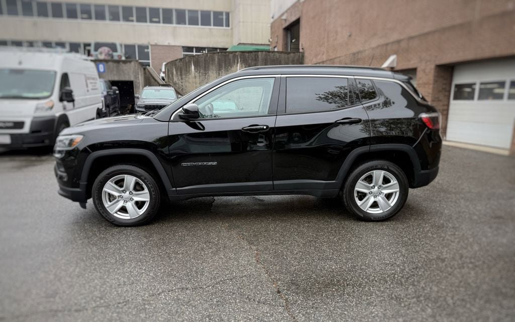 Used 2022 Jeep Compass Latitude AWD/4WD image 14