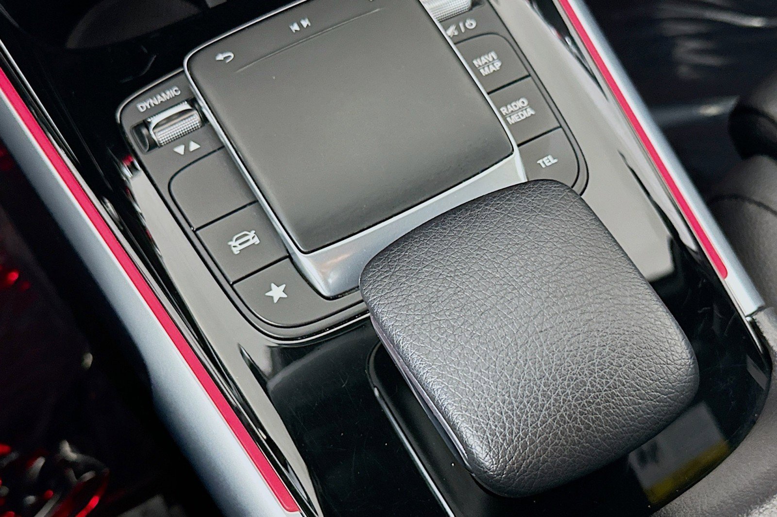 Used 2023 Mercedes-Benz GLB 250 image 7