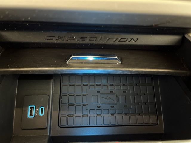 Used 2023 Ford Expedition Limited image 28