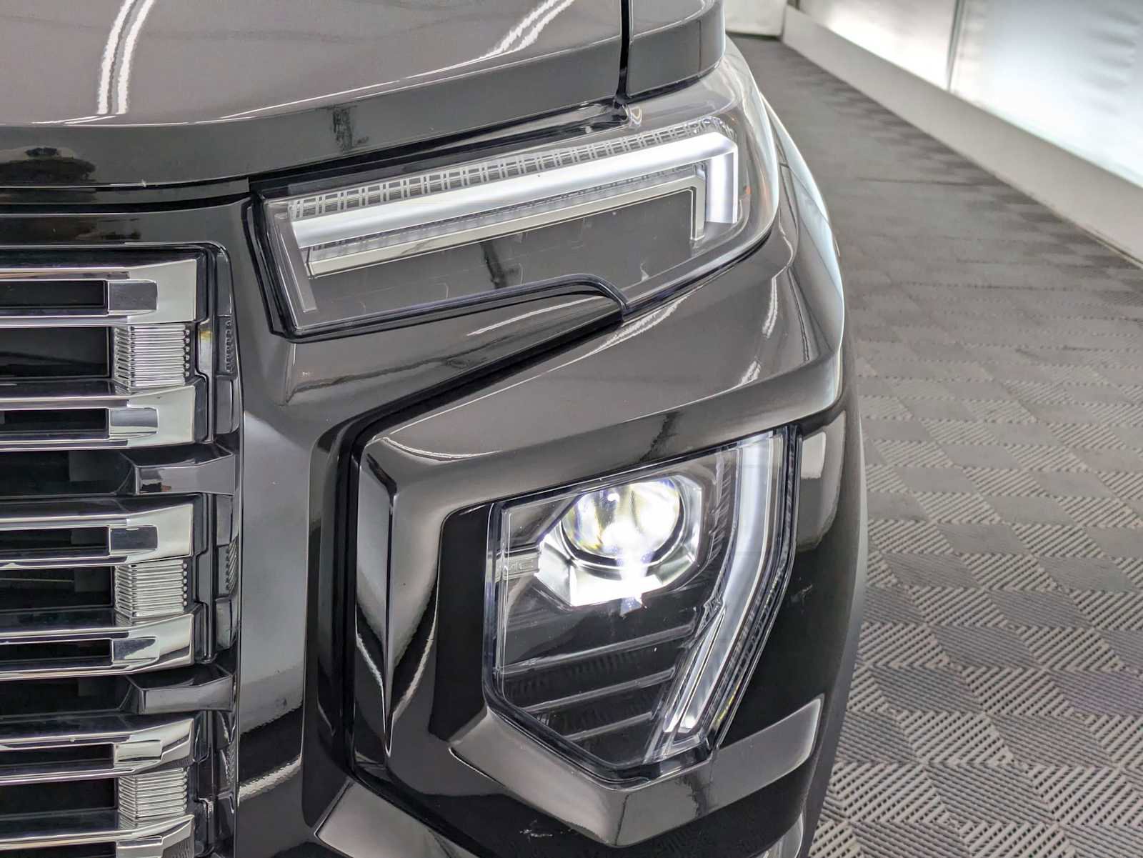 Used 2025 GMC Canyon Denali w/ LPO, Denali Black Edition AWD/4WD image 10