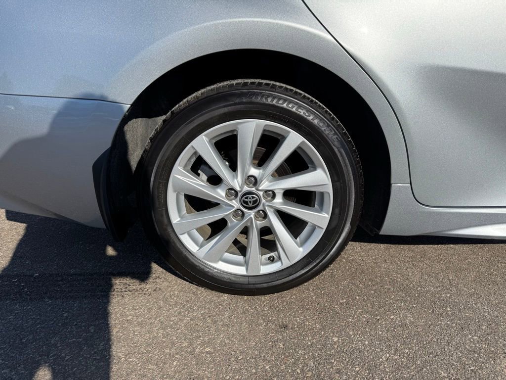 Used 2024 Toyota Camry SE image 3