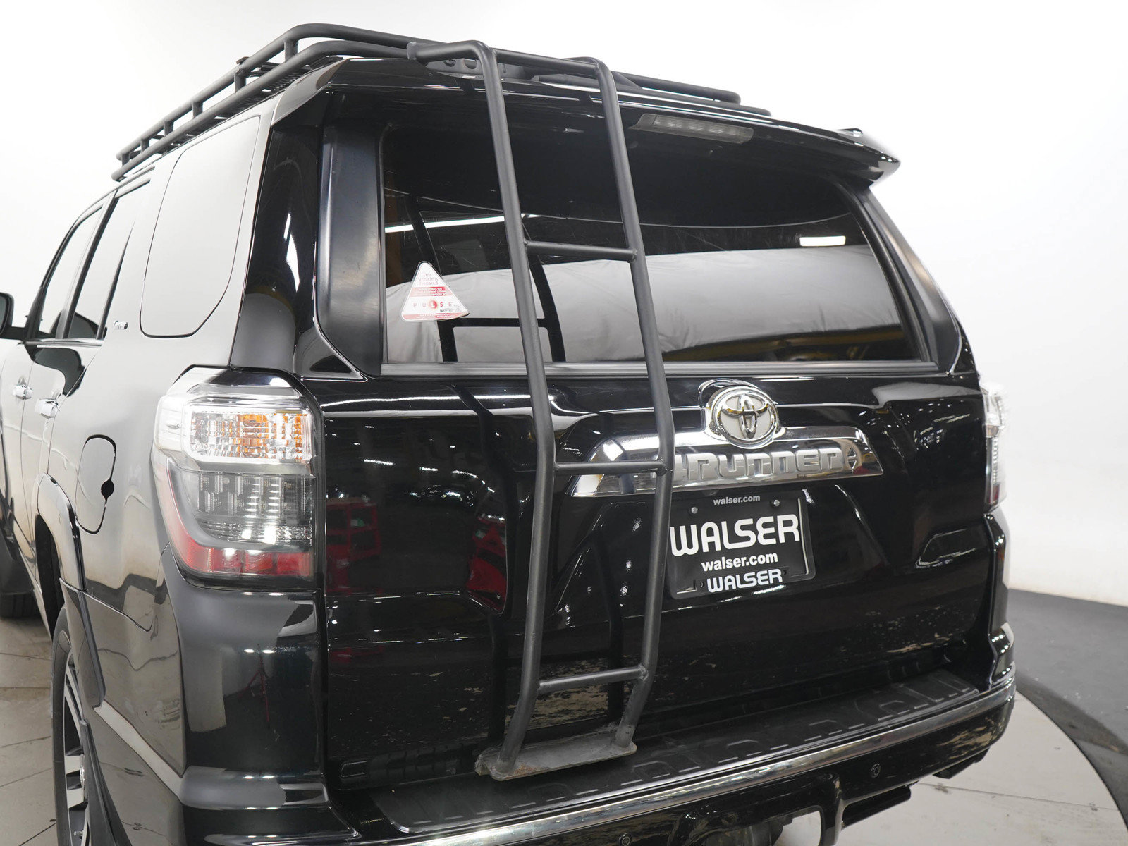 Used 2018 Toyota 4Runner Limited AWD/4WD image 18