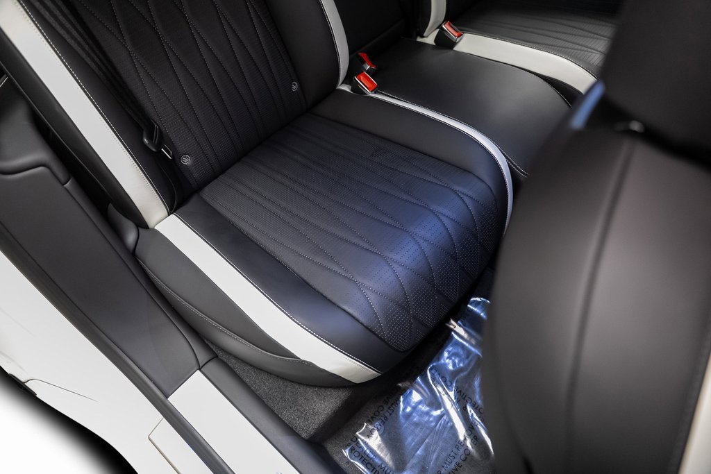 Used 2023 Bentley Flying Spur W12 image 37