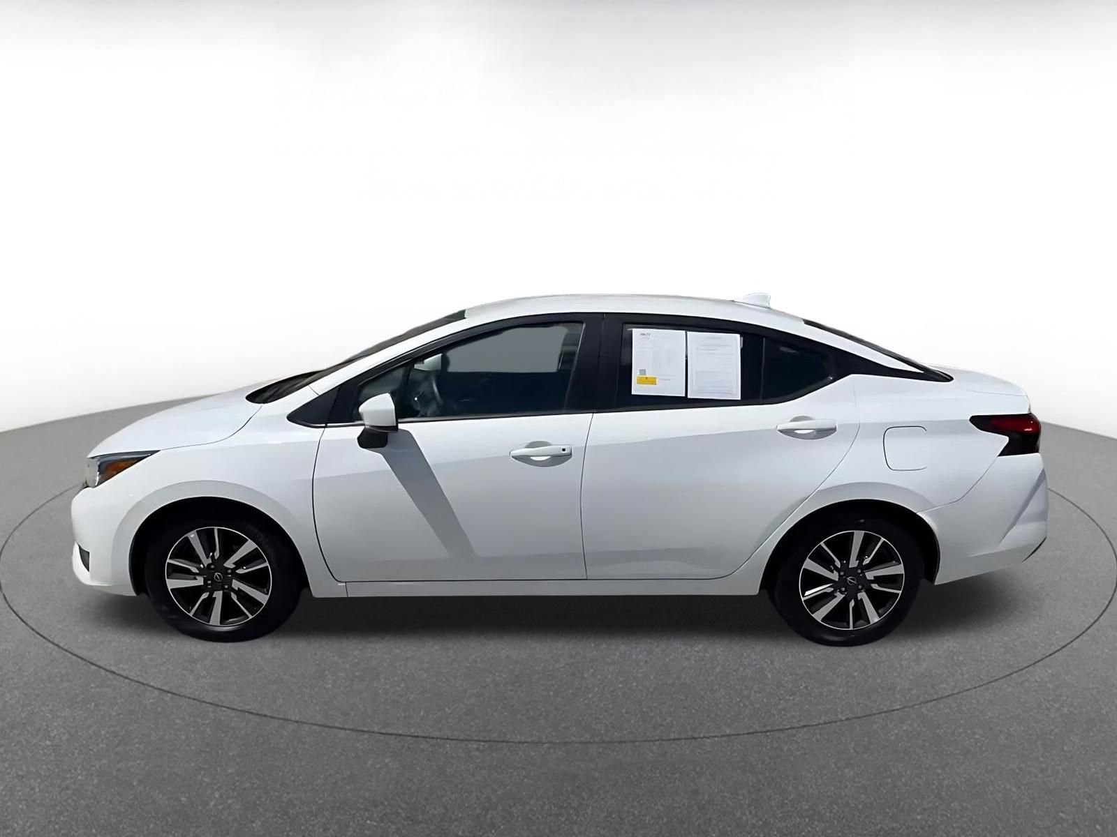 Used 2025 Nissan Versa SV image 9