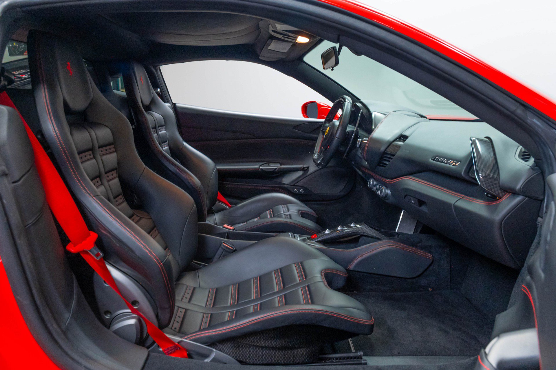 Used 2018 Ferrari 488 GTB RWD image 34