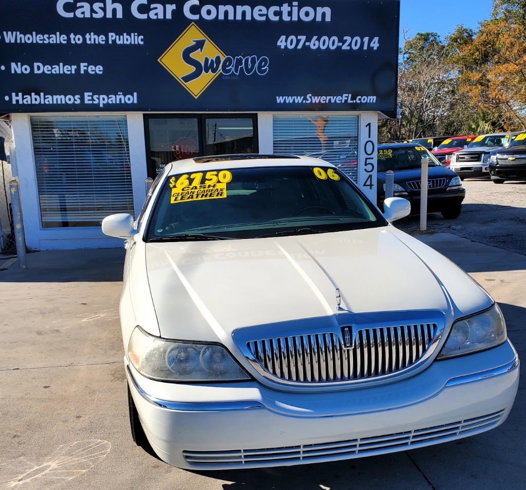 Used 2006 Lincoln Town Car Signature Limited image 4