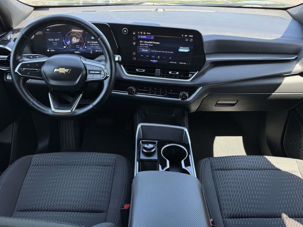Used 2026 Chevrolet Equinox LT FWD image 3