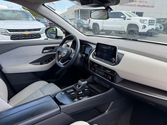 Used 2023 Nissan Rogue SV FWD image 14