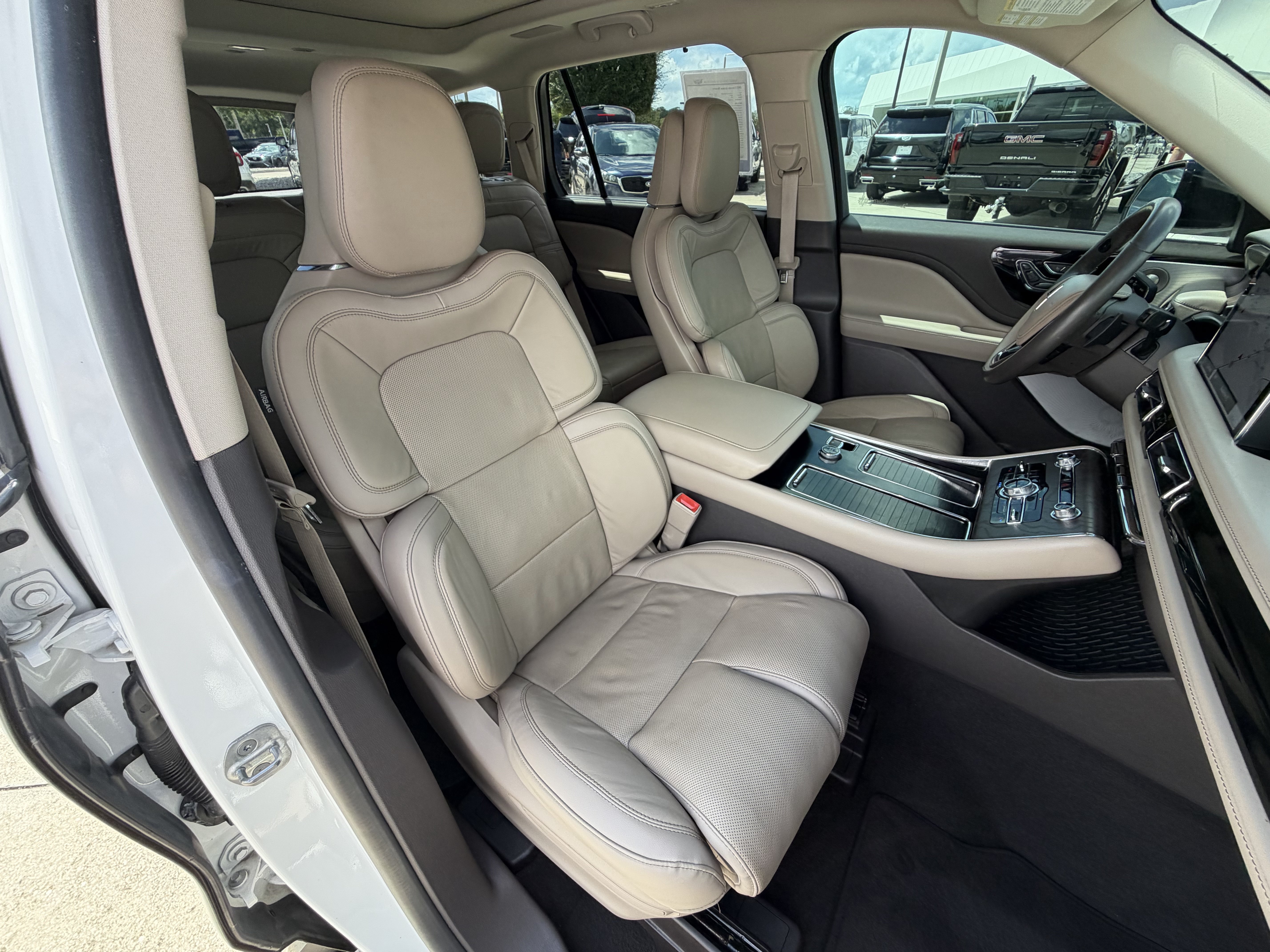 Used 2022 Lincoln Aviator Reserve w/ Equipment Group 201A AWD/4WD image 20