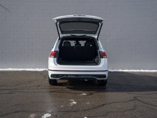 Certified 2024 Volkswagen Tiguan SE R-Line image 14