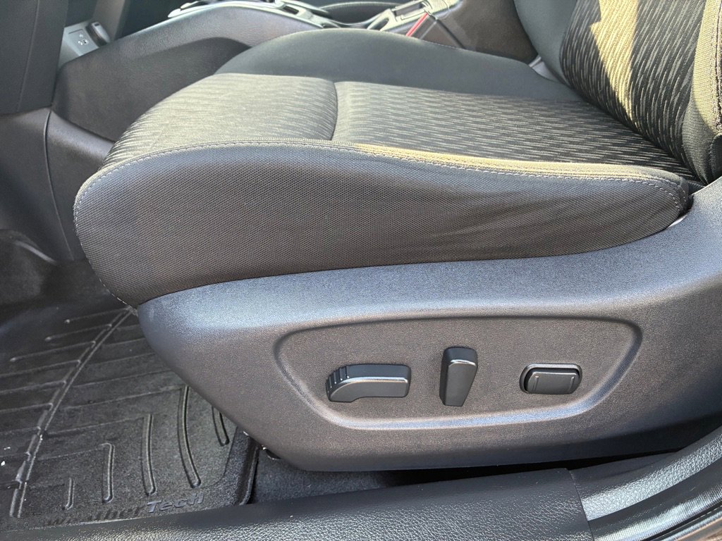 Used 2018 Nissan Rogue SV w/ Premium Package image 19