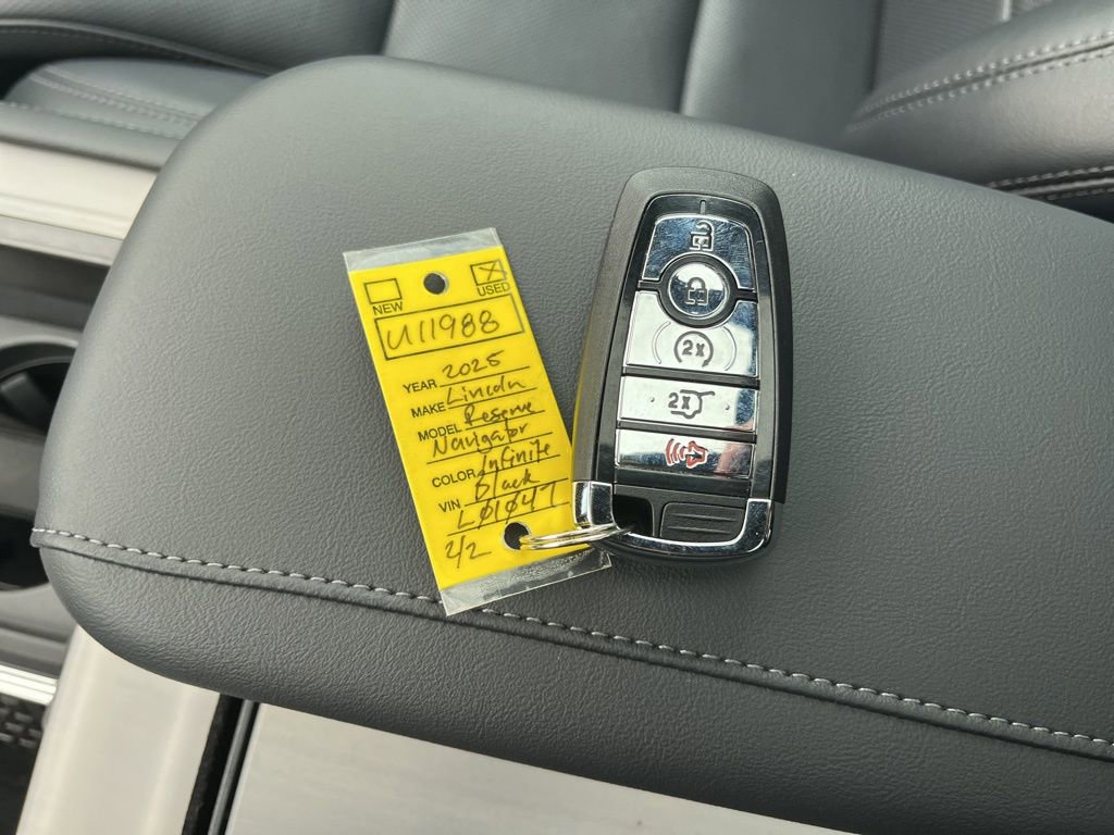 Used 2025 Lincoln Navigator L Reserve w/ Jet Appearance Package image 27