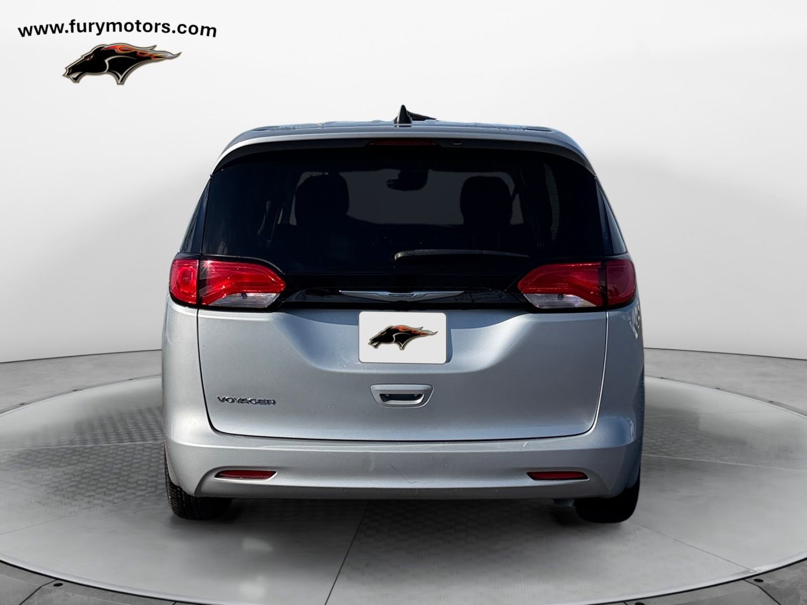 Used 2023 Chrysler Voyager LX image 4