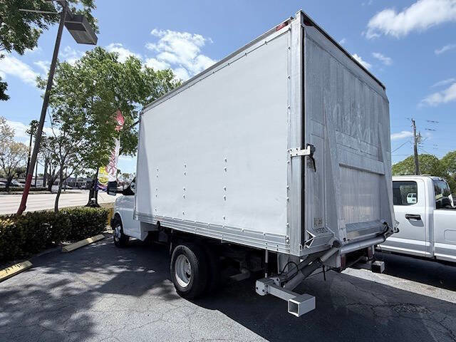 Used 2011 Chevrolet Express 3500 RWD image 5