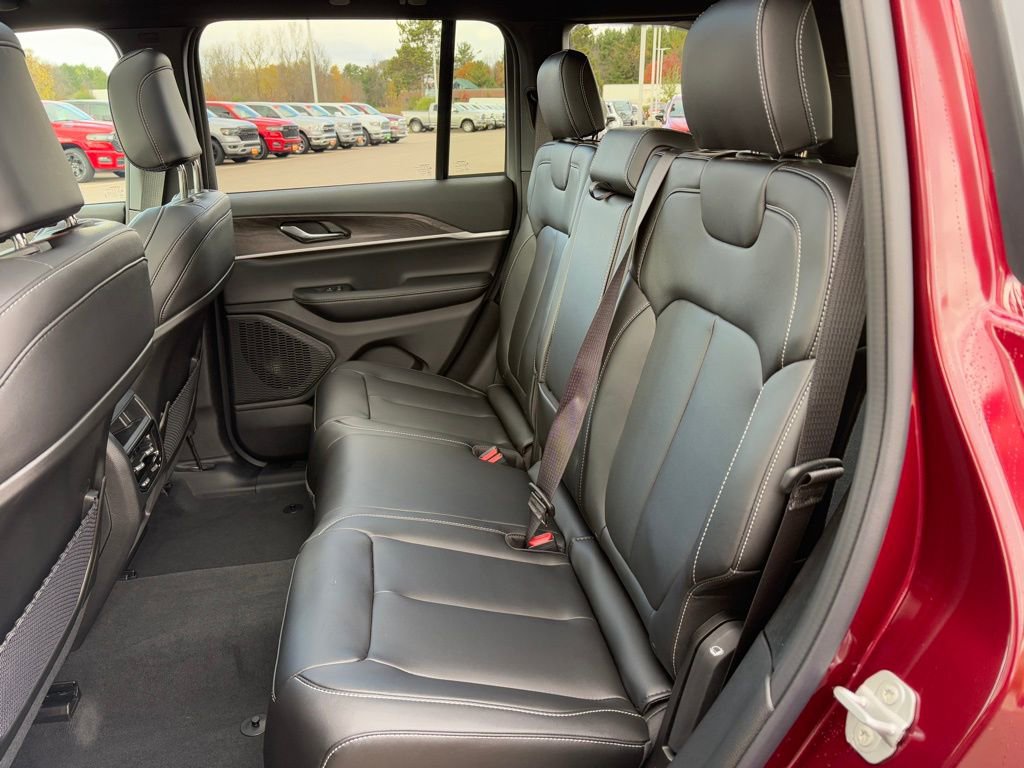 New 2025 Jeep Grand Cherokee Limited w/ Black Appearance Package AWD/4WD image 10
