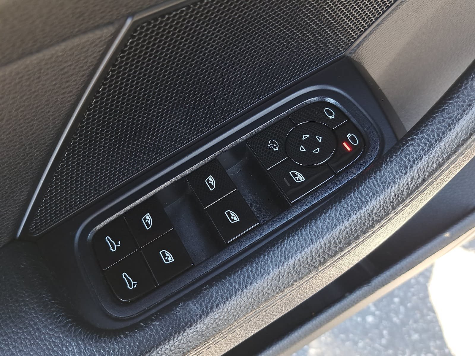 Used 2018 Porsche Panamera 4S AWD/4WD image 31