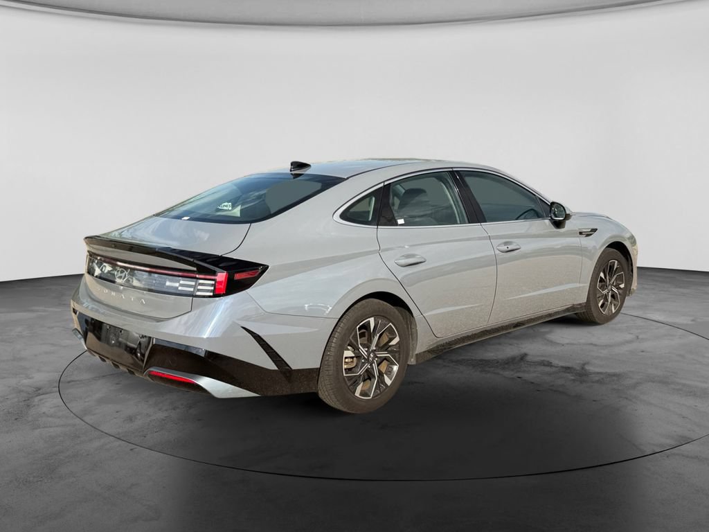 Used 2025 Hyundai Sonata SEL FWD image 9