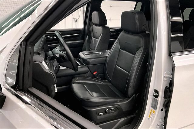 Used 2024 GMC Yukon XL Denali AWD/4WD image 24