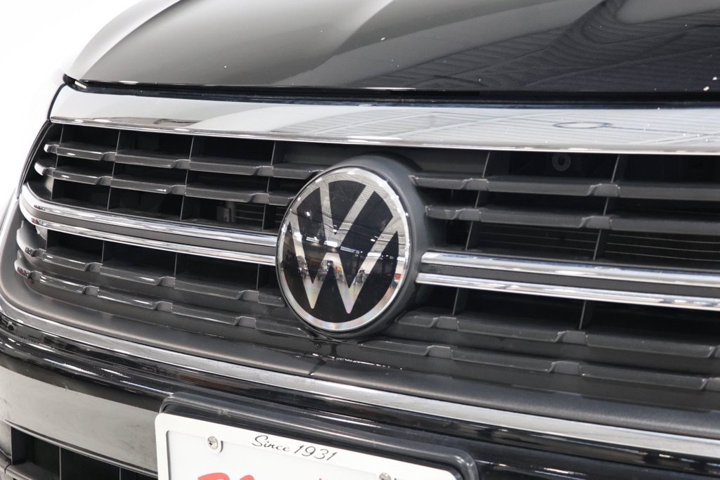 Used 2024 Volkswagen Jetta SE w/ Panoramic Sunroof Package FWD image 12