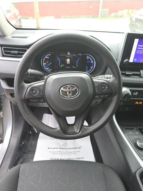 Used 2025 Toyota RAV4 XLE AWD/4WD image 12