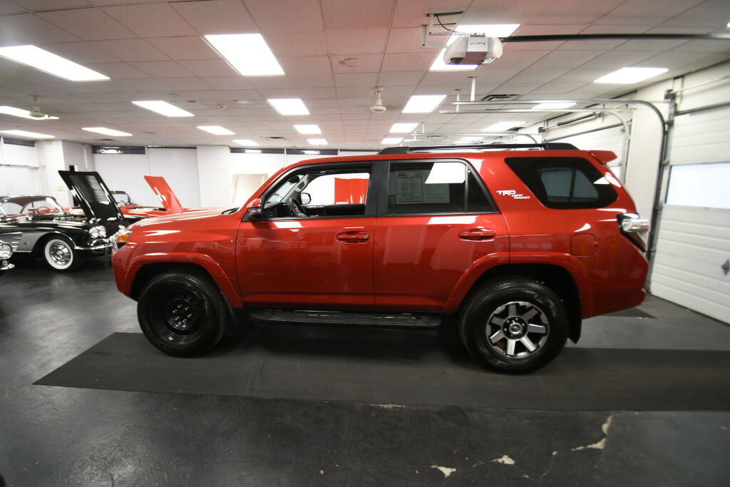 Certified 2023 Toyota 4Runner TRD Off-Road Premium w/ Moonroof Package AWD/4WD image 5
