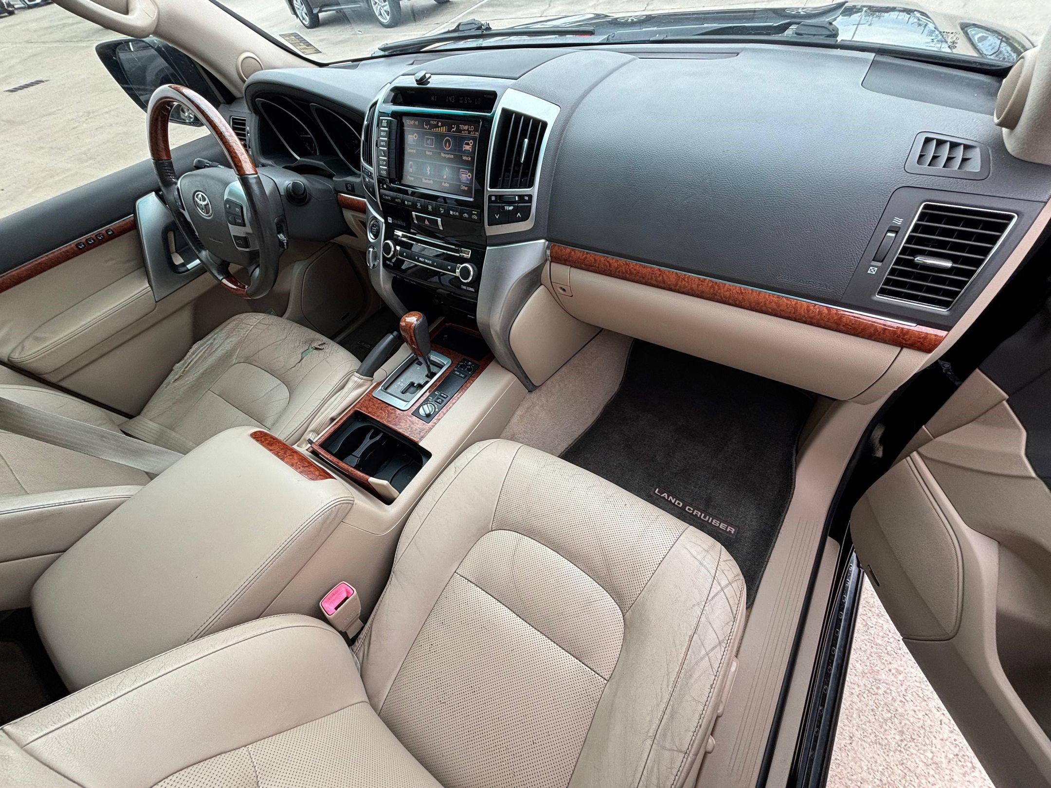 Used 2013 Toyota Land Cruiser image 27