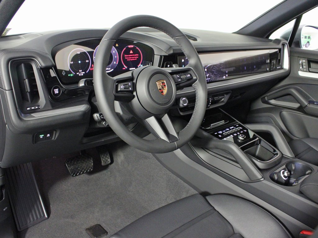 Used 2025 Porsche Cayenne image 4