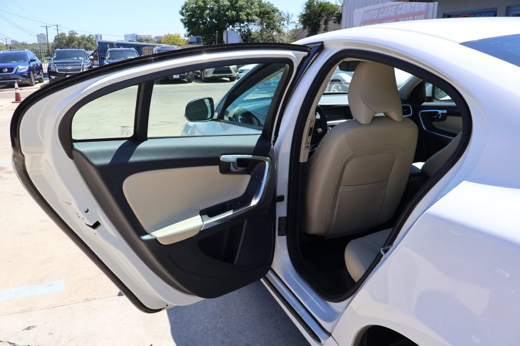 Used 2017 Volvo S60 T5 Dynamic FWD image 22