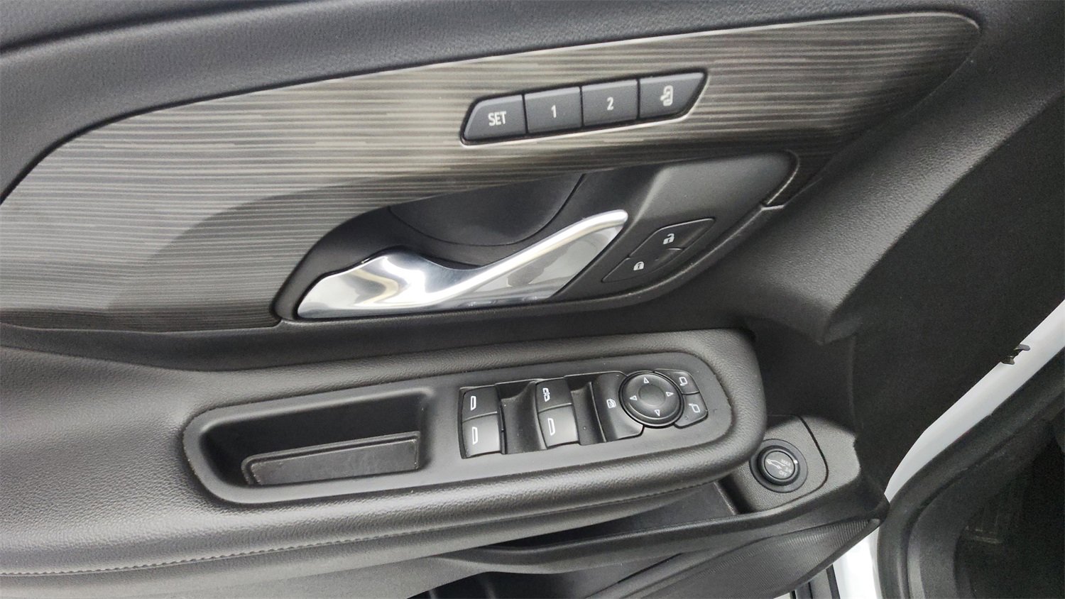 Used 2023 GMC Terrain SLT image 13