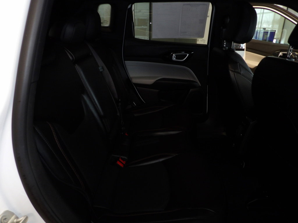 Used 2023 Jeep Compass Limited image 17