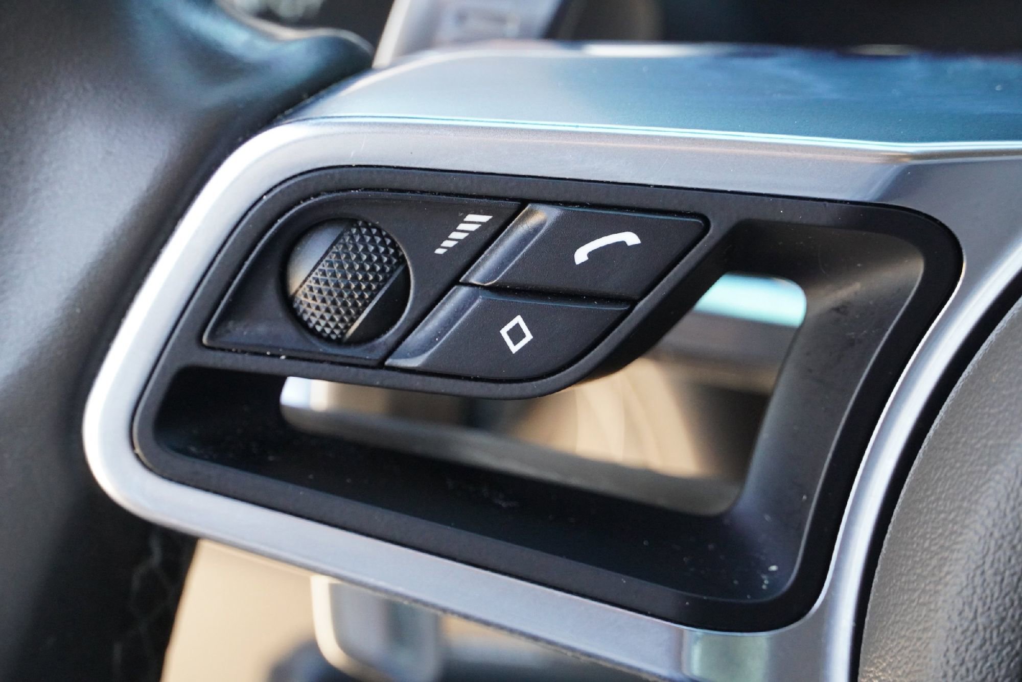 Used 2018 Porsche Macan Turbo image 19