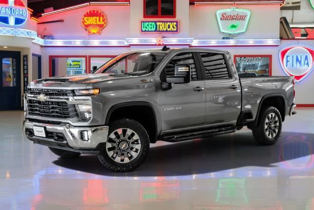 Used 2024 Chevrolet Silverado 2500 LT AWD/4WD image 2