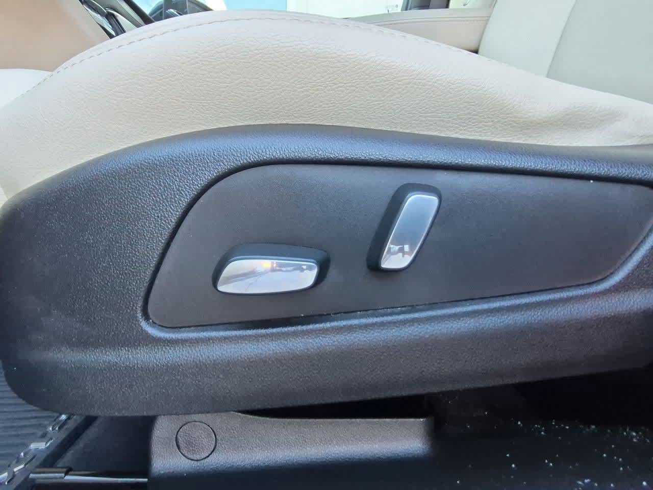 Used 2018 Cadillac XT5 AWD image 17