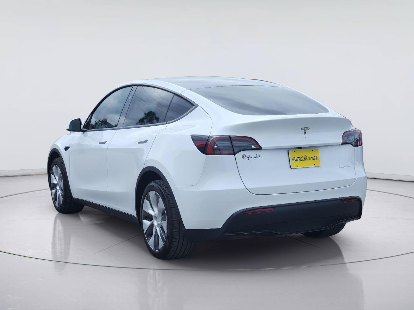 Used 2024 Tesla Model Y Long Range AWD/4WD image 7