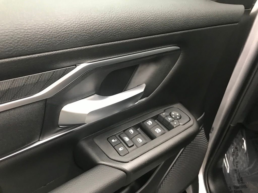 New 2026 RAM 1500 4x4 Crew Cab image 11
