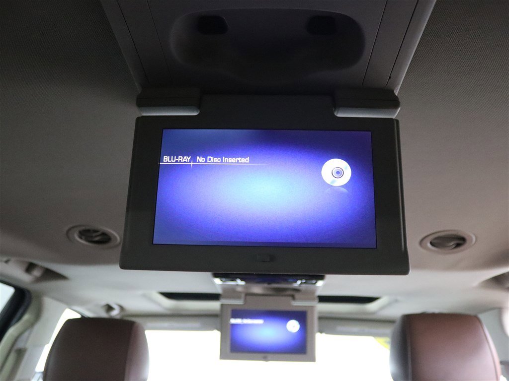 Used 2020 Cadillac Escalade ESV Luxury w/ LPO, Radiant Package AWD/4WD image 23