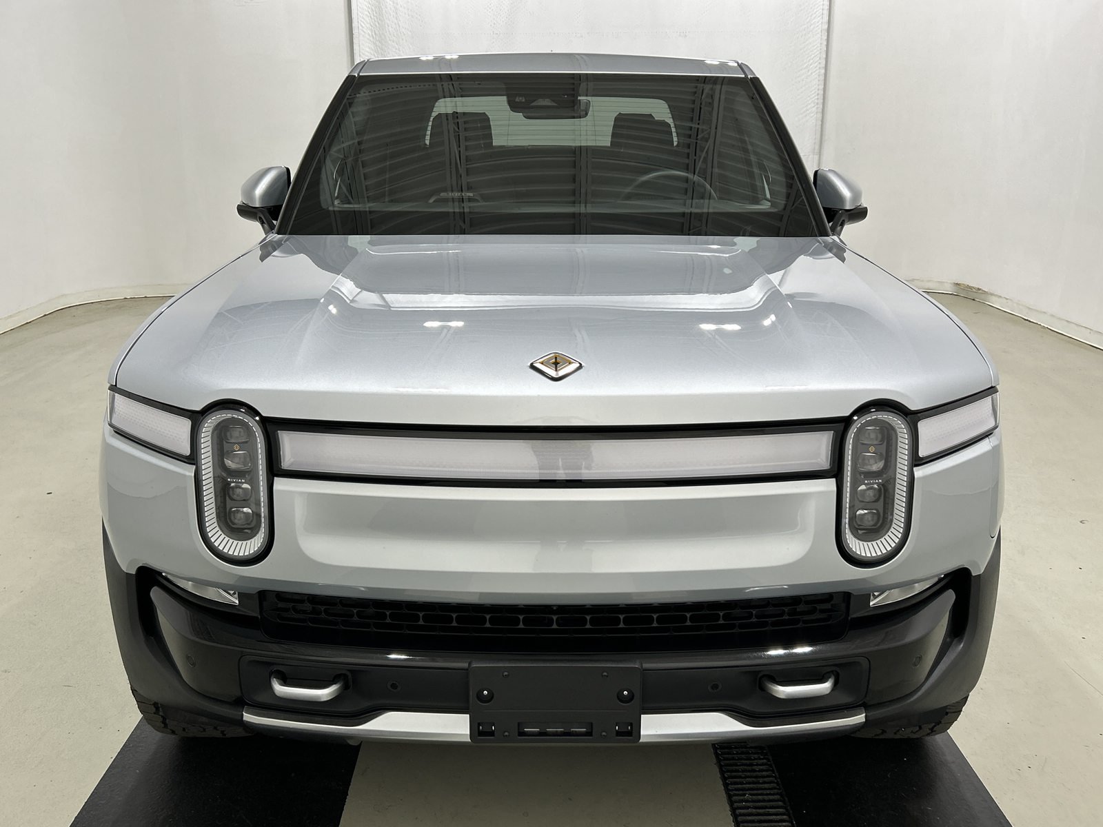 Used 2024 Rivian R1T Adventure Dual AWD/4WD image 8