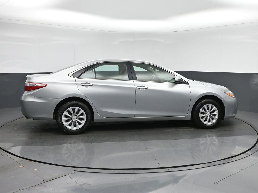 Used 2017 Toyota Camry LE image 8